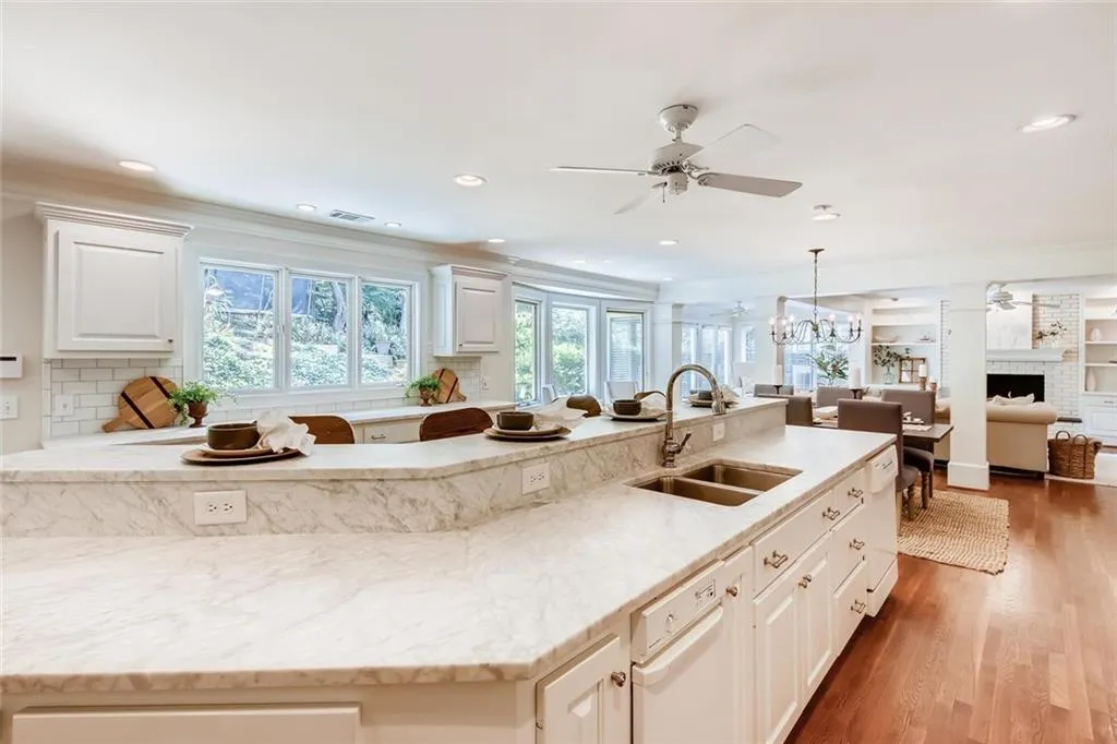 661 Starlight Drive, Atlanta, Georgia 30342, 4 Bedrooms Bedrooms, ,4 BathroomsBathrooms,Residential,Sold,661 Starlight Drive,6605467