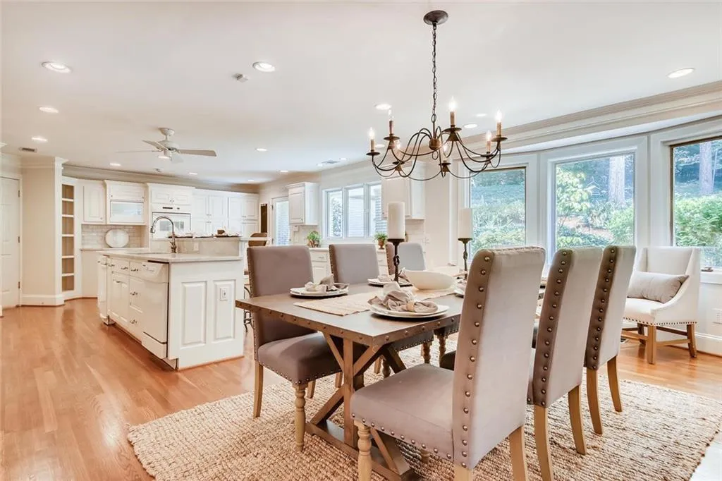 661 Starlight Drive, Atlanta, Georgia 30342, 4 Bedrooms Bedrooms, ,4 BathroomsBathrooms,Residential,Sold,661 Starlight Drive,6605467