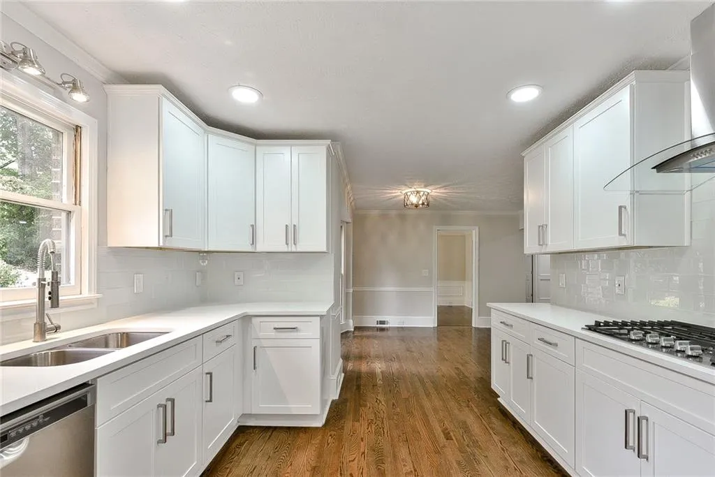 220 Rutland Court, Sandy Springs, Georgia 30350, 7 Bedrooms Bedrooms, ,5 BathroomsBathrooms,Residential,Sold,220 Rutland Court,6070785