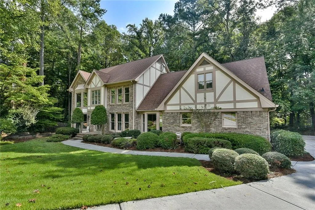 220 Rutland Court, Sandy Springs, Georgia 30350, 7 Bedrooms Bedrooms, ,5 BathroomsBathrooms,Residential,Sold,220 Rutland Court,6070785