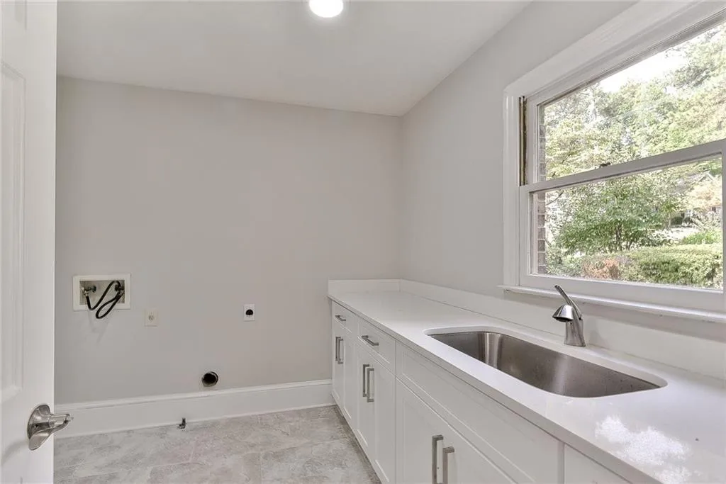 220 Rutland Court, Sandy Springs, Georgia 30350, 7 Bedrooms Bedrooms, ,5 BathroomsBathrooms,Residential,Sold,220 Rutland Court,6070785