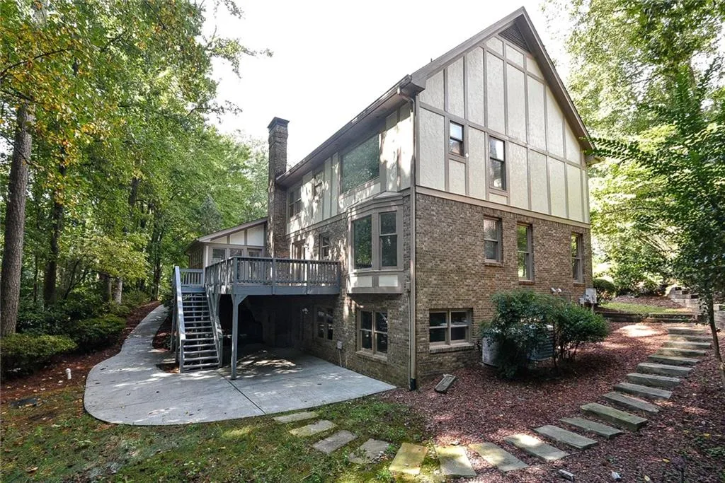 220 Rutland Court, Sandy Springs, Georgia 30350, 7 Bedrooms Bedrooms, ,5 BathroomsBathrooms,Residential,Sold,220 Rutland Court,6070785