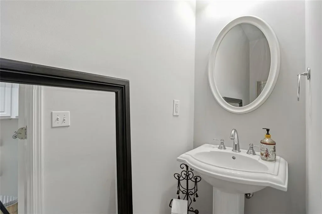 2852 Overlook Court Ne, Atlanta, Georgia 30324, 4 Bedrooms Bedrooms, 0 ,2 BathroomsBathrooms,Residential,For Sale,2852 Overlook Court Ne,7754257