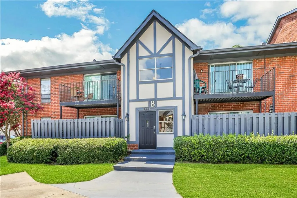 6851 Roswell Road Unit B4, Sandy Springs, Georgia 30328, 1 Bedroom Bedrooms, ,1 BathroomBathrooms,Residential,Sold,6851 Roswell Road Unit B4,6917233