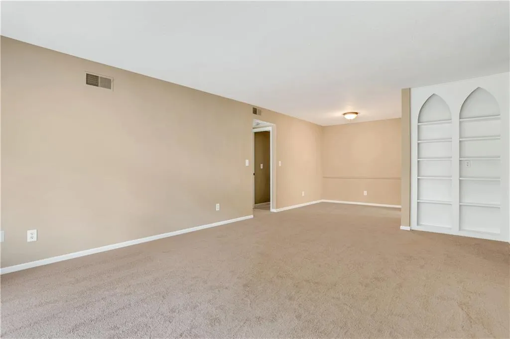 6851 Roswell Road Unit B4, Sandy Springs, Georgia 30328, 1 Bedroom Bedrooms, ,1 BathroomBathrooms,Residential,Sold,6851 Roswell Road Unit B4,6917233