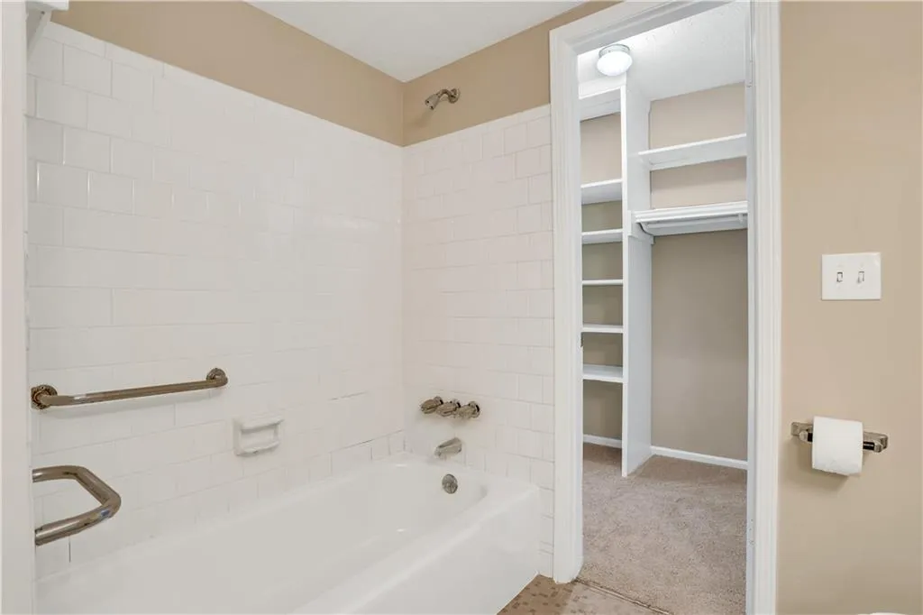 6851 Roswell Road Unit B4, Sandy Springs, Georgia 30328, 1 Bedroom Bedrooms, ,1 BathroomBathrooms,Residential,Sold,6851 Roswell Road Unit B4,6917233