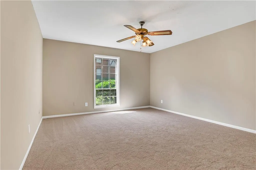 6851 Roswell Road Unit B4, Sandy Springs, Georgia 30328, 1 Bedroom Bedrooms, ,1 BathroomBathrooms,Residential,Sold,6851 Roswell Road Unit B4,6917233