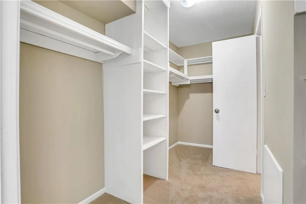 6851 Roswell Road Unit B4, Sandy Springs, Georgia 30328, 1 Bedroom Bedrooms, ,1 BathroomBathrooms,Residential,Sold,6851 Roswell Road Unit B4,6917233