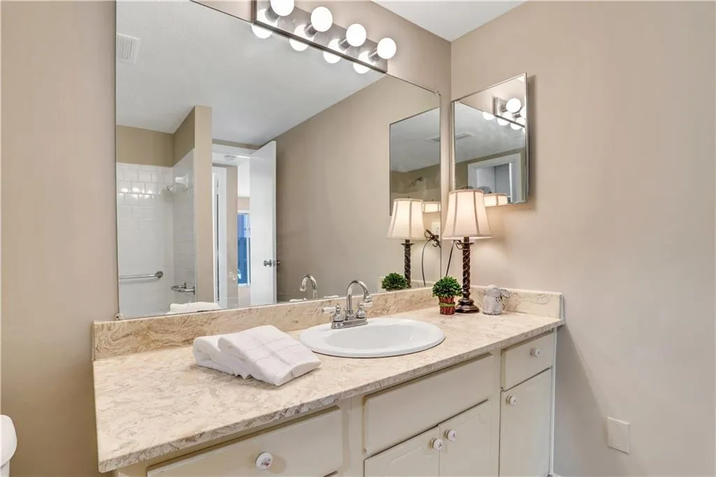 6851 Roswell Road Unit B4, Sandy Springs, Georgia 30328, 1 Bedroom Bedrooms, ,1 BathroomBathrooms,Residential,Sold,6851 Roswell Road Unit B4,6917233