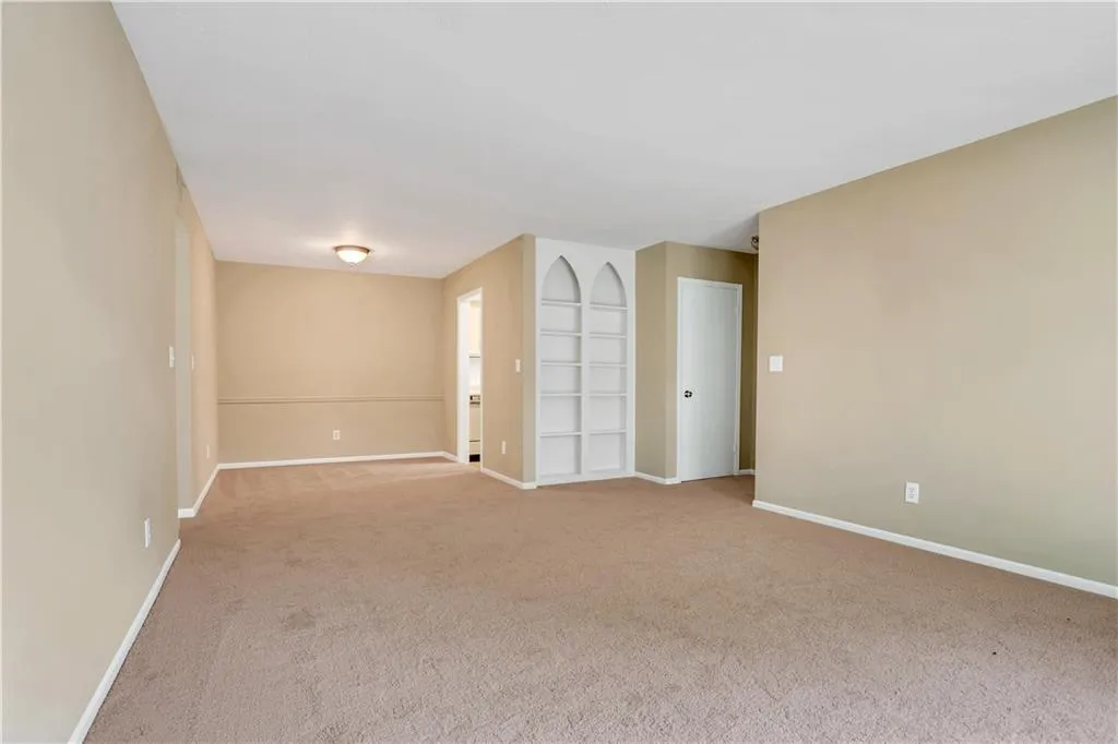 6851 Roswell Road Unit B4, Sandy Springs, Georgia 30328, 1 Bedroom Bedrooms, ,1 BathroomBathrooms,Residential,Sold,6851 Roswell Road Unit B4,6917233