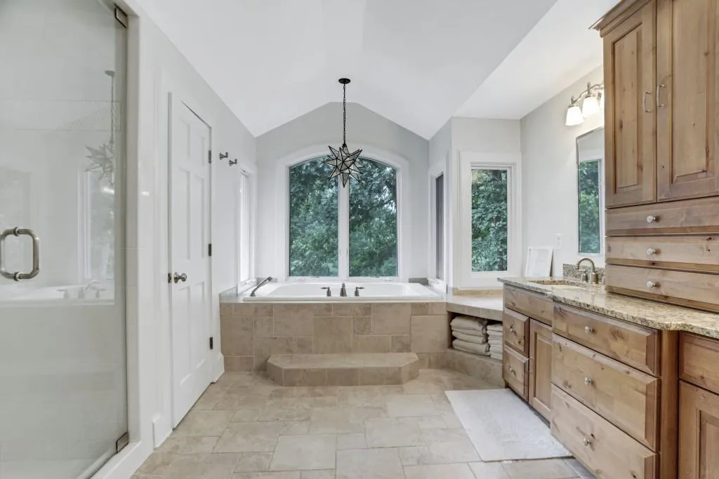 5570 Lake Island Drive, Sandy Springs, Georgia 30327, 5 Bedrooms Bedrooms, ,4 BathroomsBathrooms,Residential,Sold,5570 Lake Island Drive,7111320