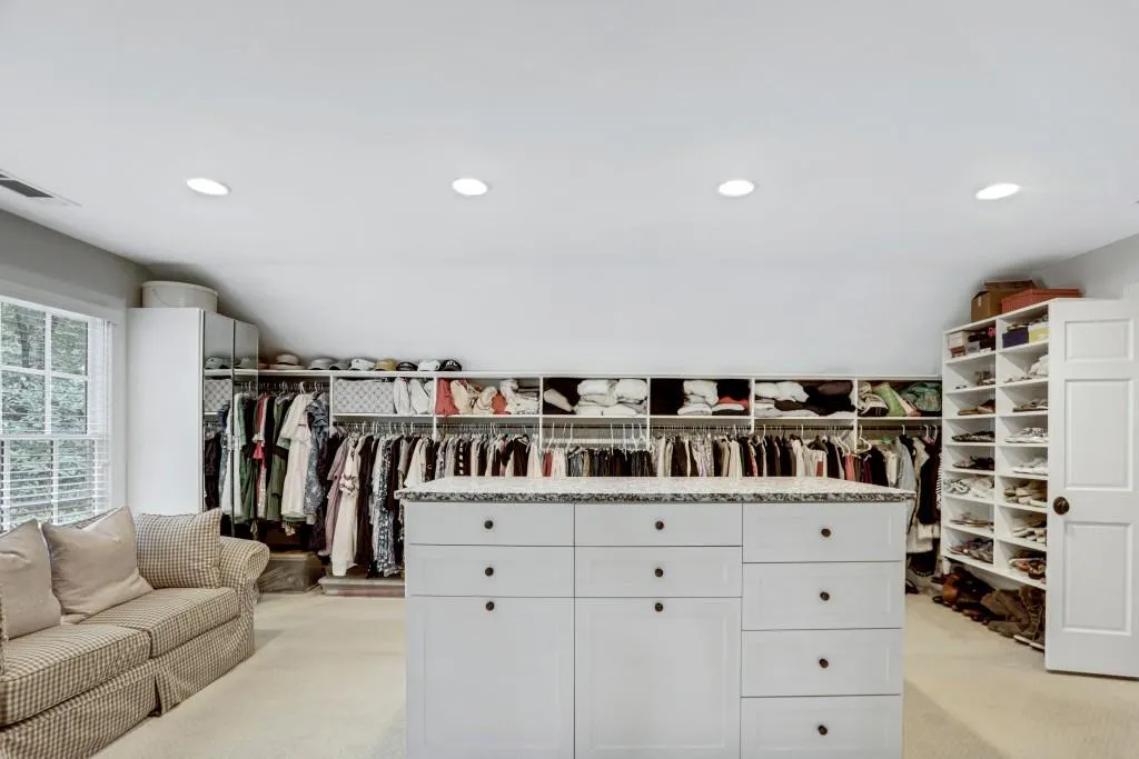 5570 Lake Island Drive, Sandy Springs, Georgia 30327, 5 Bedrooms Bedrooms, ,4 BathroomsBathrooms,Residential,Sold,5570 Lake Island Drive,7111320