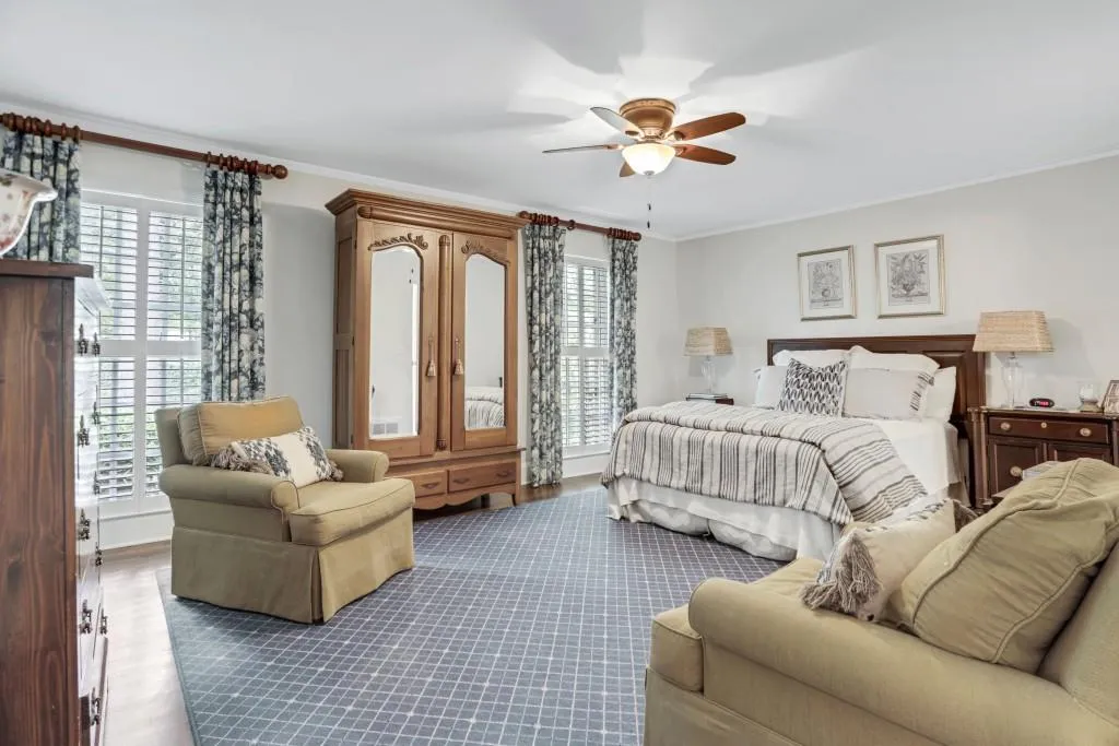 5570 Lake Island Drive, Sandy Springs, Georgia 30327, 5 Bedrooms Bedrooms, ,4 BathroomsBathrooms,Residential,Sold,5570 Lake Island Drive,7111320