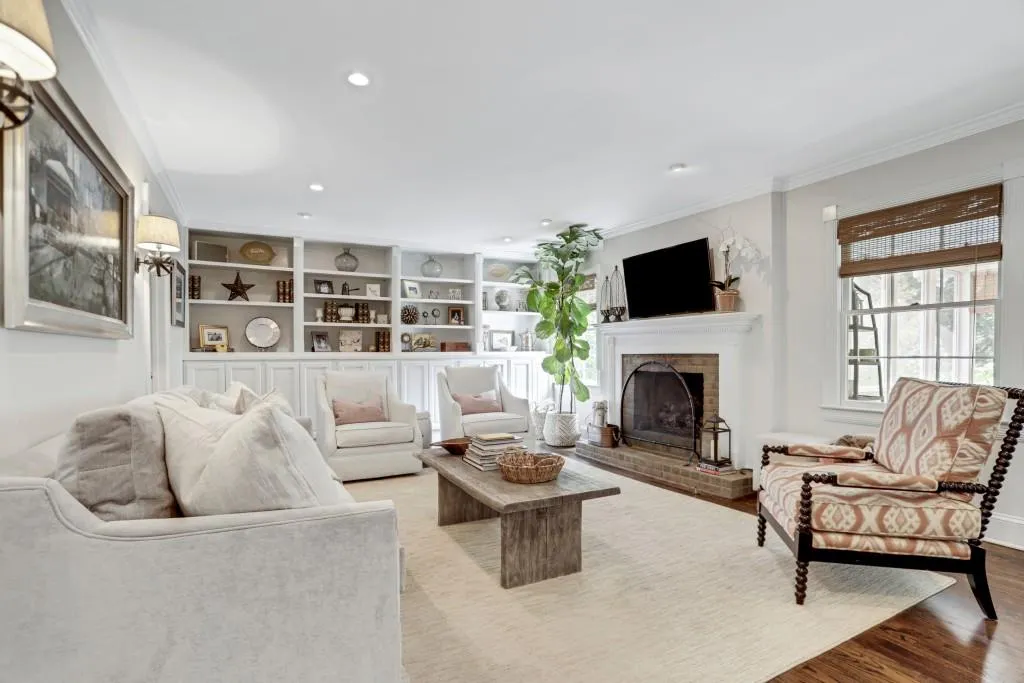 5570 Lake Island Drive, Sandy Springs, Georgia 30327, 5 Bedrooms Bedrooms, ,4 BathroomsBathrooms,Residential,Sold,5570 Lake Island Drive,7111320