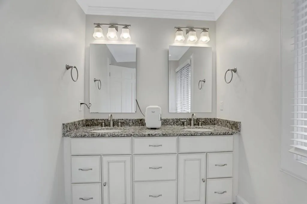 5570 Lake Island Drive, Sandy Springs, Georgia 30327, 5 Bedrooms Bedrooms, ,4 BathroomsBathrooms,Residential,Sold,5570 Lake Island Drive,7111320