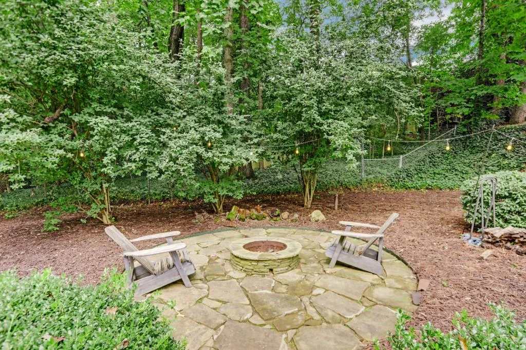 5570 Lake Island Drive, Sandy Springs, Georgia 30327, 5 Bedrooms Bedrooms, ,4 BathroomsBathrooms,Residential,Sold,5570 Lake Island Drive,7111320