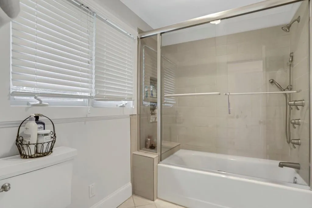 5570 Lake Island Drive, Sandy Springs, Georgia 30327, 5 Bedrooms Bedrooms, ,4 BathroomsBathrooms,Residential,Sold,5570 Lake Island Drive,7111320