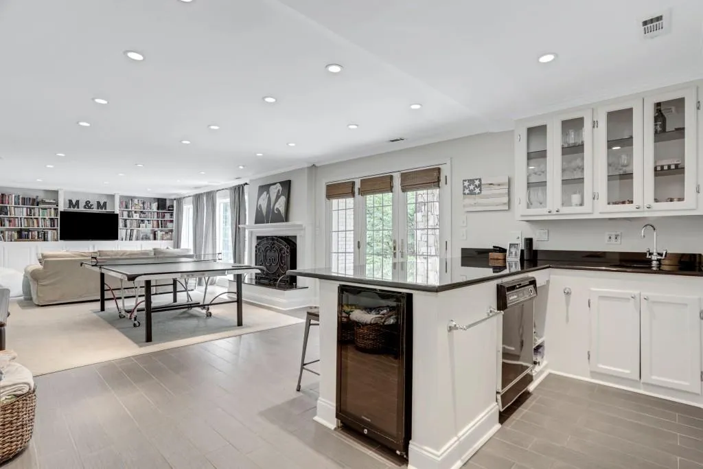 5570 Lake Island Drive, Sandy Springs, Georgia 30327, 5 Bedrooms Bedrooms, ,4 BathroomsBathrooms,Residential,Sold,5570 Lake Island Drive,7111320