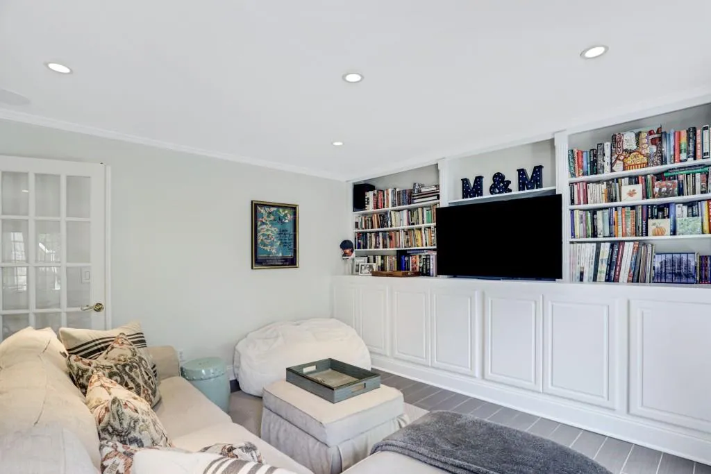 5570 Lake Island Drive, Sandy Springs, Georgia 30327, 5 Bedrooms Bedrooms, ,4 BathroomsBathrooms,Residential,Sold,5570 Lake Island Drive,7111320