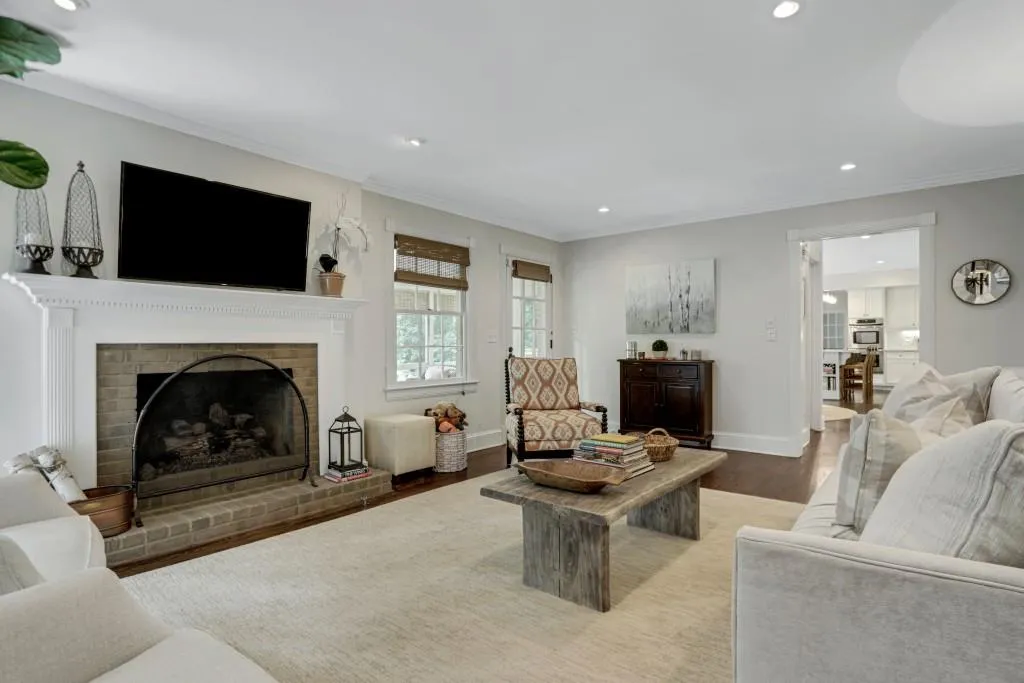 5570 Lake Island Drive, Sandy Springs, Georgia 30327, 5 Bedrooms Bedrooms, ,4 BathroomsBathrooms,Residential,Sold,5570 Lake Island Drive,7111320