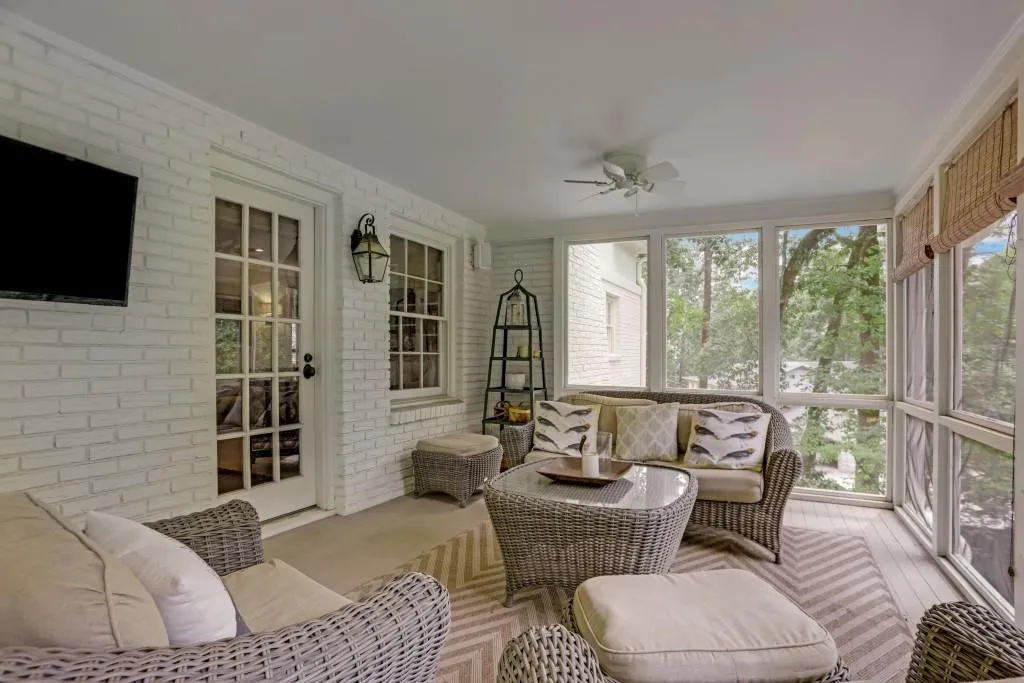 5570 Lake Island Drive, Sandy Springs, Georgia 30327, 5 Bedrooms Bedrooms, ,4 BathroomsBathrooms,Residential,Sold,5570 Lake Island Drive,7111320