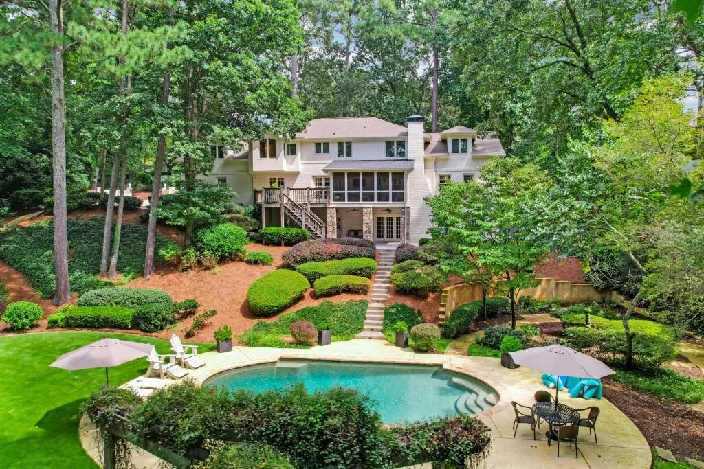 5570 Lake Island Drive, Sandy Springs, Georgia 30327, 5 Bedrooms Bedrooms, ,4 BathroomsBathrooms,Residential,Sold,5570 Lake Island Drive,7111320