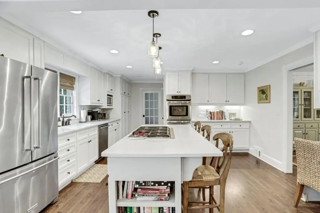 5570 Lake Island Drive, Sandy Springs, Georgia 30327, 5 Bedrooms Bedrooms, ,4 BathroomsBathrooms,Residential,Sold,5570 Lake Island Drive,7111320