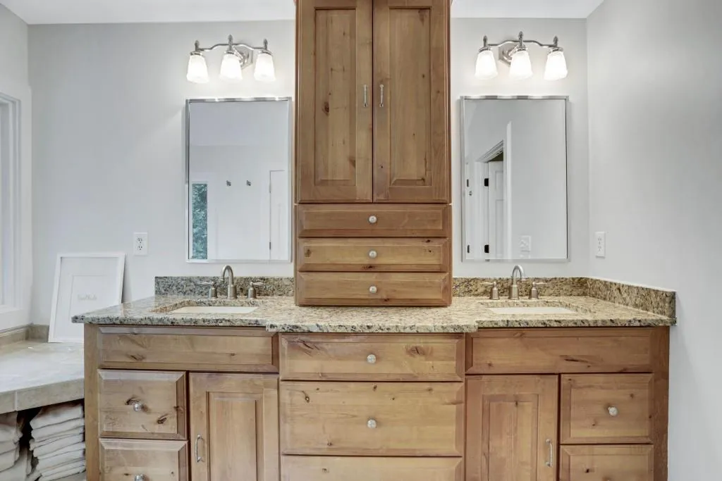 5570 Lake Island Drive, Sandy Springs, Georgia 30327, 5 Bedrooms Bedrooms, ,4 BathroomsBathrooms,Residential,Sold,5570 Lake Island Drive,7111320