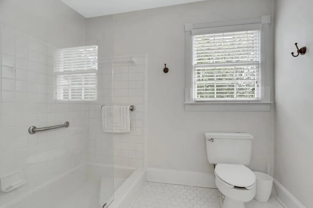 5570 Lake Island Drive, Sandy Springs, Georgia 30327, 5 Bedrooms Bedrooms, ,4 BathroomsBathrooms,Residential,Sold,5570 Lake Island Drive,7111320