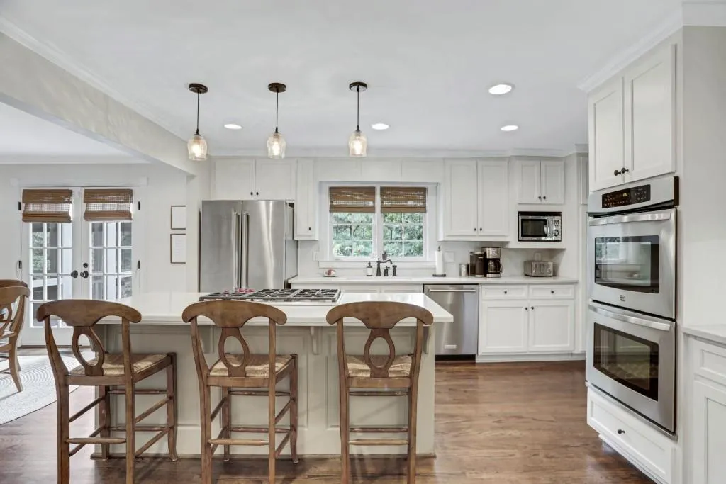 5570 Lake Island Drive, Sandy Springs, Georgia 30327, 5 Bedrooms Bedrooms, ,4 BathroomsBathrooms,Residential,Sold,5570 Lake Island Drive,7111320