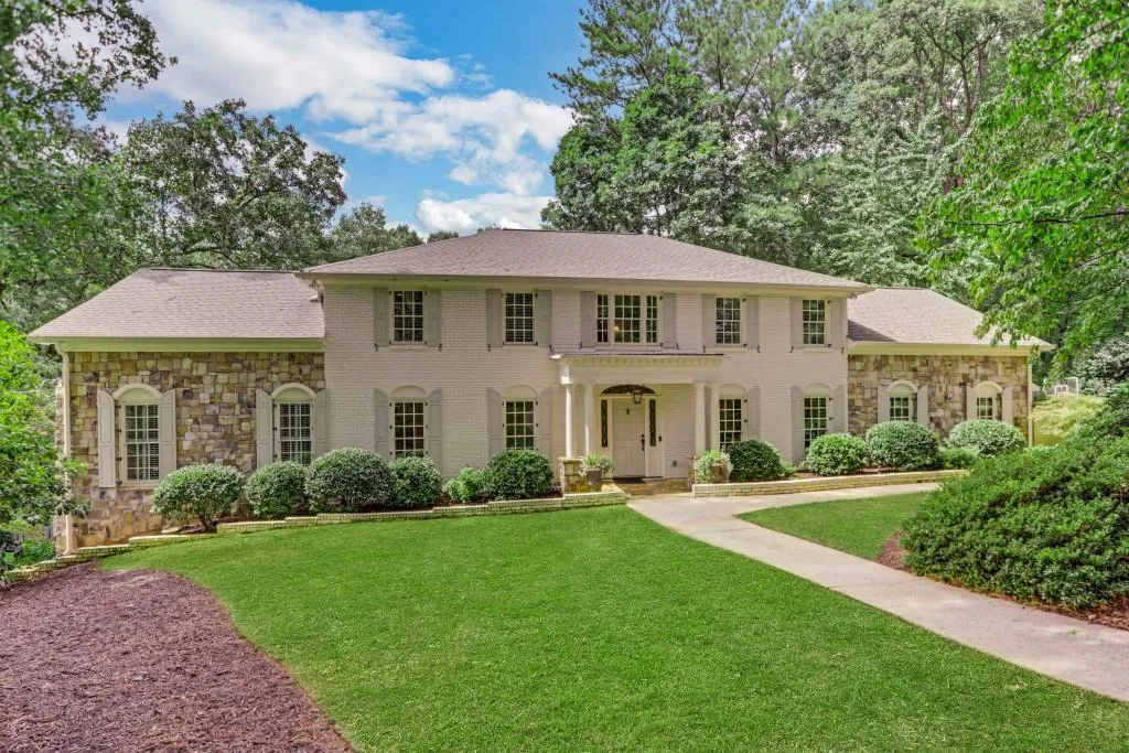 5570 Lake Island Drive, Sandy Springs, Georgia 30327, 5 Bedrooms Bedrooms, ,4 BathroomsBathrooms,Residential,Sold,5570 Lake Island Drive,7111320