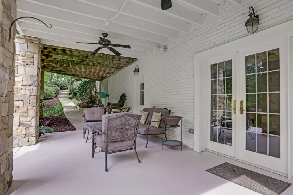 5570 Lake Island Drive, Sandy Springs, Georgia 30327, 5 Bedrooms Bedrooms, ,4 BathroomsBathrooms,Residential,Sold,5570 Lake Island Drive,7111320