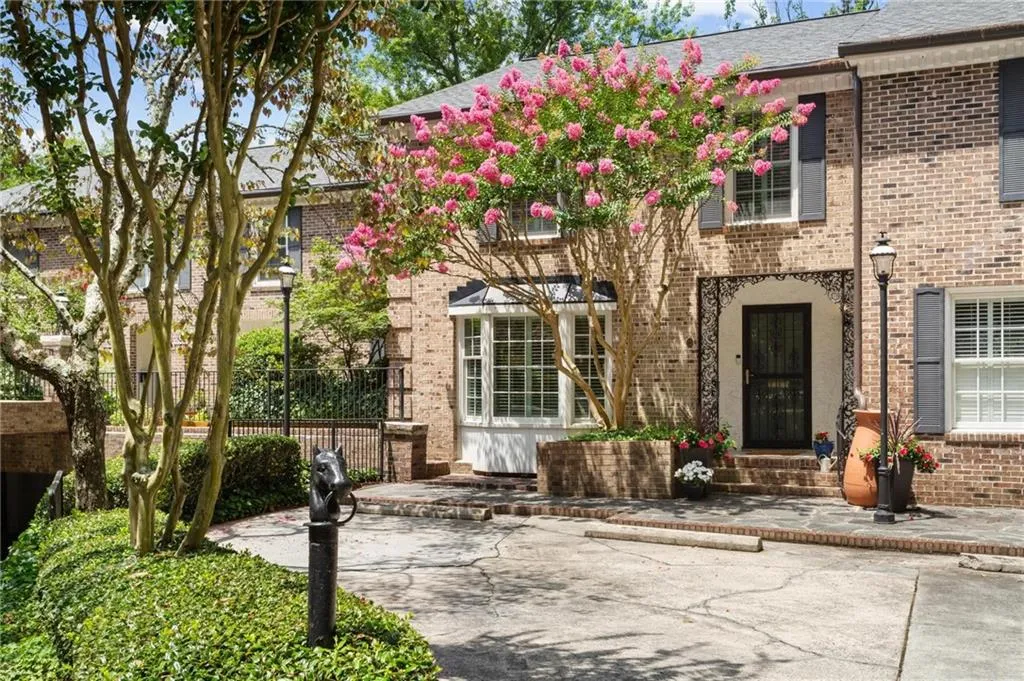 11 Ardmore Square Nw, Atlanta, Georgia 30309, 3 Bedrooms Bedrooms, ,2 BathroomsBathrooms,Residential,For Sale,11 Ardmore Square Nw,7613511