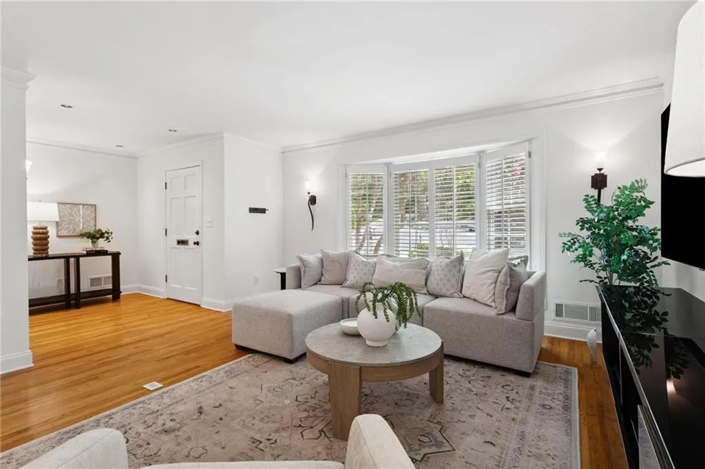 11 Ardmore Square Nw, Atlanta, Georgia 30309, 3 Bedrooms Bedrooms, ,2 BathroomsBathrooms,Residential,For Sale,11 Ardmore Square Nw,7613511