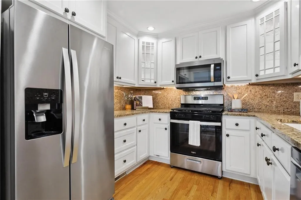 11 Ardmore Square Nw, Atlanta, Georgia 30309, 3 Bedrooms Bedrooms, ,2 BathroomsBathrooms,Residential,For Sale,11 Ardmore Square Nw,7613511