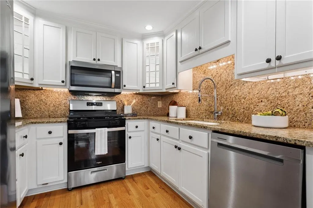 11 Ardmore Square Nw, Atlanta, Georgia 30309, 3 Bedrooms Bedrooms, ,2 BathroomsBathrooms,Residential,For Sale,11 Ardmore Square Nw,7613511