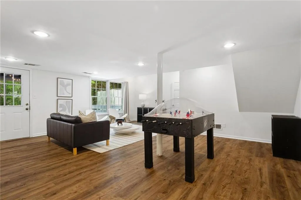 11 Ardmore Square Nw, Atlanta, Georgia 30309, 3 Bedrooms Bedrooms, ,2 BathroomsBathrooms,Residential,For Sale,11 Ardmore Square Nw,7613511
