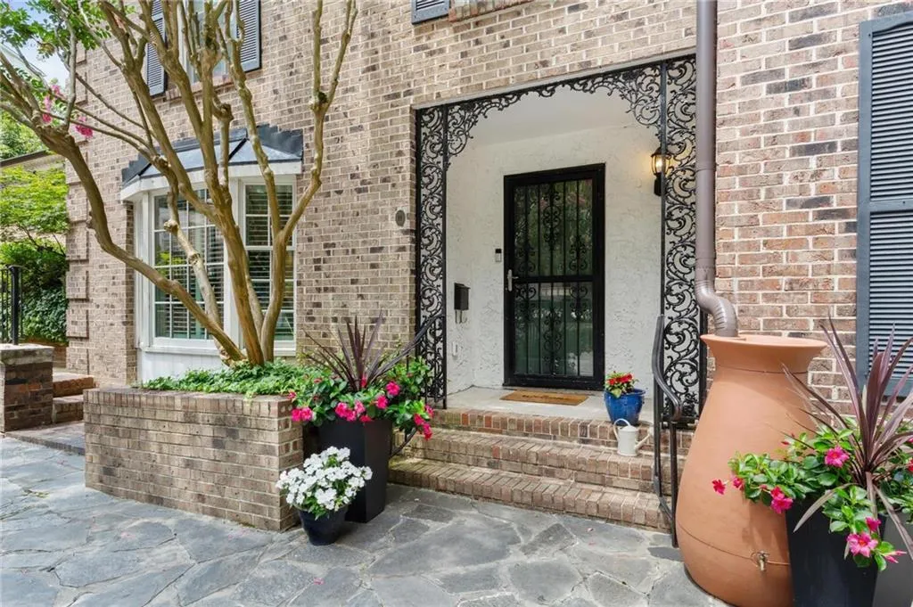 11 Ardmore Square Nw, Atlanta, Georgia 30309, 3 Bedrooms Bedrooms, ,2 BathroomsBathrooms,Residential,For Sale,11 Ardmore Square Nw,7613511