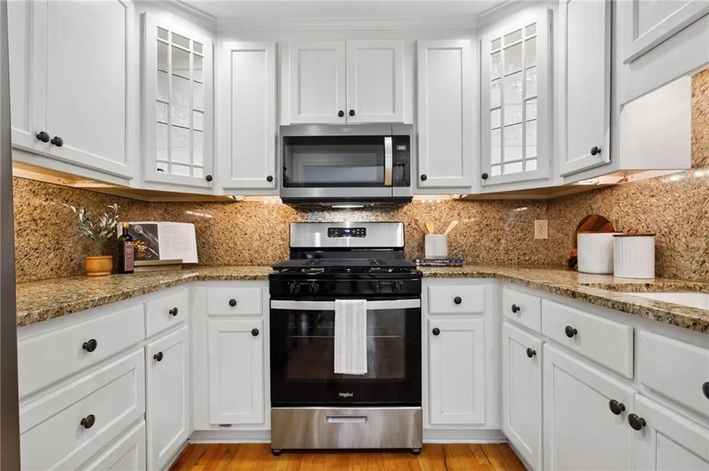 11 Ardmore Square Nw, Atlanta, Georgia 30309, 3 Bedrooms Bedrooms, ,2 BathroomsBathrooms,Residential,For Sale,11 Ardmore Square Nw,7613511