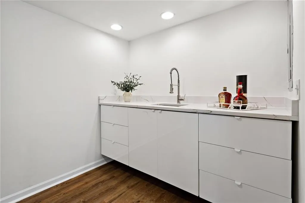 11 Ardmore Square Nw, Atlanta, Georgia 30309, 3 Bedrooms Bedrooms, ,2 BathroomsBathrooms,Residential,For Sale,11 Ardmore Square Nw,7613511
