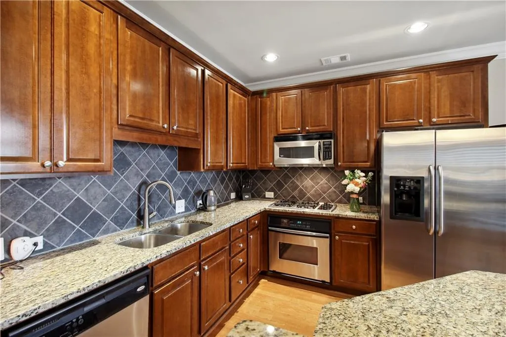 270 Le Gran Bend, Atlanta, Georgia 30328, 3 Bedrooms Bedrooms, ,2 BathroomsBathrooms,Residential,Sold,270 Le Gran Bend,7208450