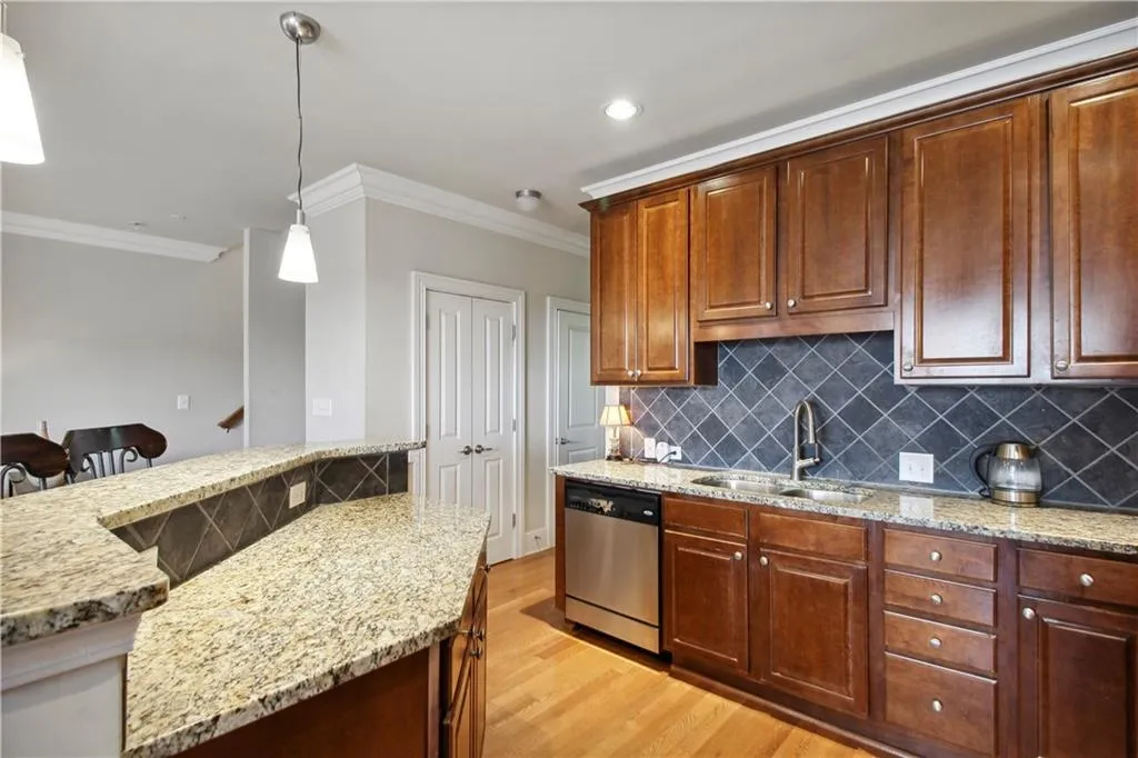 270 Le Gran Bend, Atlanta, Georgia 30328, 3 Bedrooms Bedrooms, ,2 BathroomsBathrooms,Residential,Sold,270 Le Gran Bend,7208450