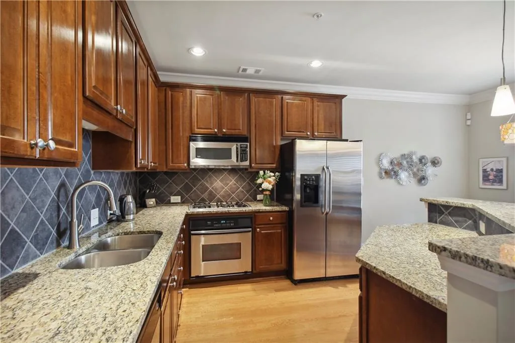 270 Le Gran Bend, Atlanta, Georgia 30328, 3 Bedrooms Bedrooms, ,2 BathroomsBathrooms,Residential,Sold,270 Le Gran Bend,7208450