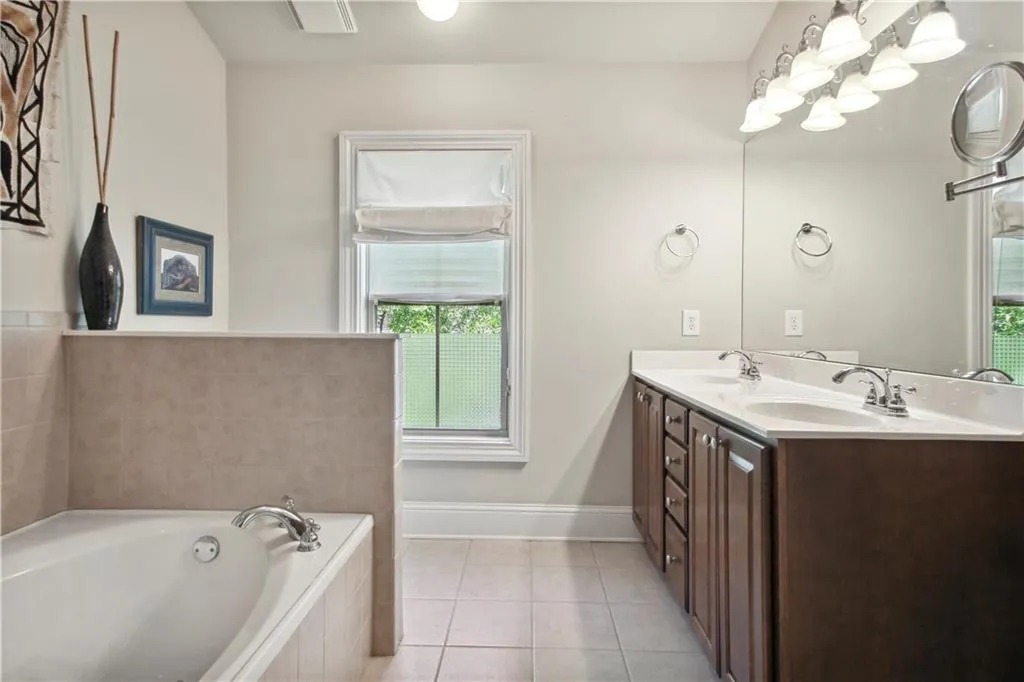 270 Le Gran Bend, Atlanta, Georgia 30328, 3 Bedrooms Bedrooms, ,2 BathroomsBathrooms,Residential,Sold,270 Le Gran Bend,7208450