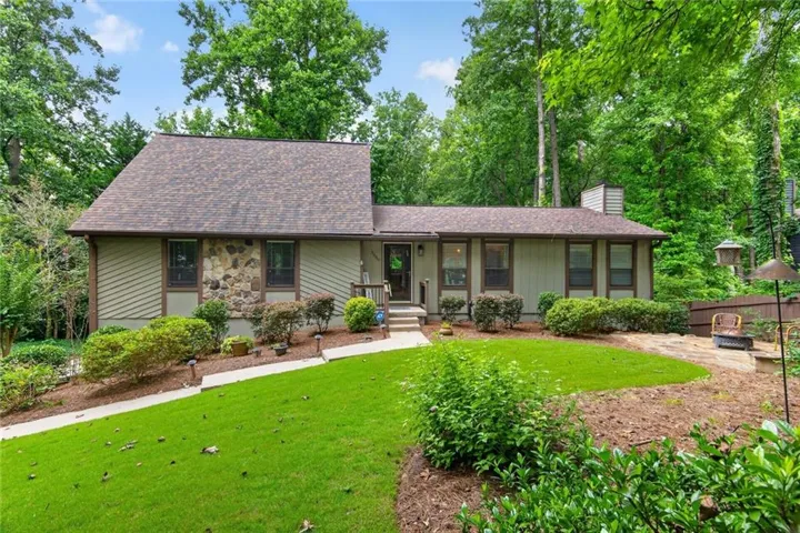 Wonderful Curb Appeal! Zoyia Sod! 4 Years New Architectural Roof!