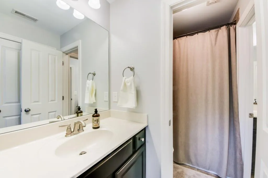 7630 Glisten Avenue, Sandy Springs, Georgia 30328, 3 Bedrooms Bedrooms, ,2 BathroomsBathrooms,Residential,Sold,7630 Glisten Avenue,7028041