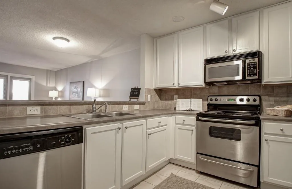 3650 Ashford Dunwoody Road Unit 817, Brookhaven, Georgia 30319, 2 Bedrooms Bedrooms, ,1 BathroomBathrooms,Residential,Sold,3650 Ashford Dunwoody Road Unit 817,5620483