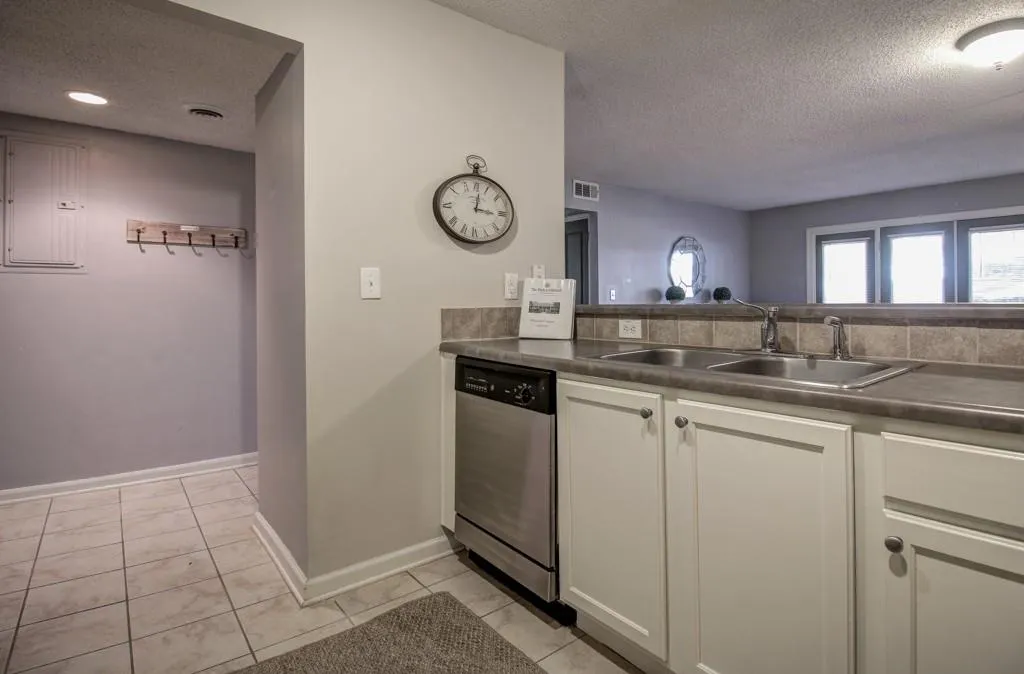 3650 Ashford Dunwoody Road Unit 817, Brookhaven, Georgia 30319, 2 Bedrooms Bedrooms, ,1 BathroomBathrooms,Residential,Sold,3650 Ashford Dunwoody Road Unit 817,5620483
