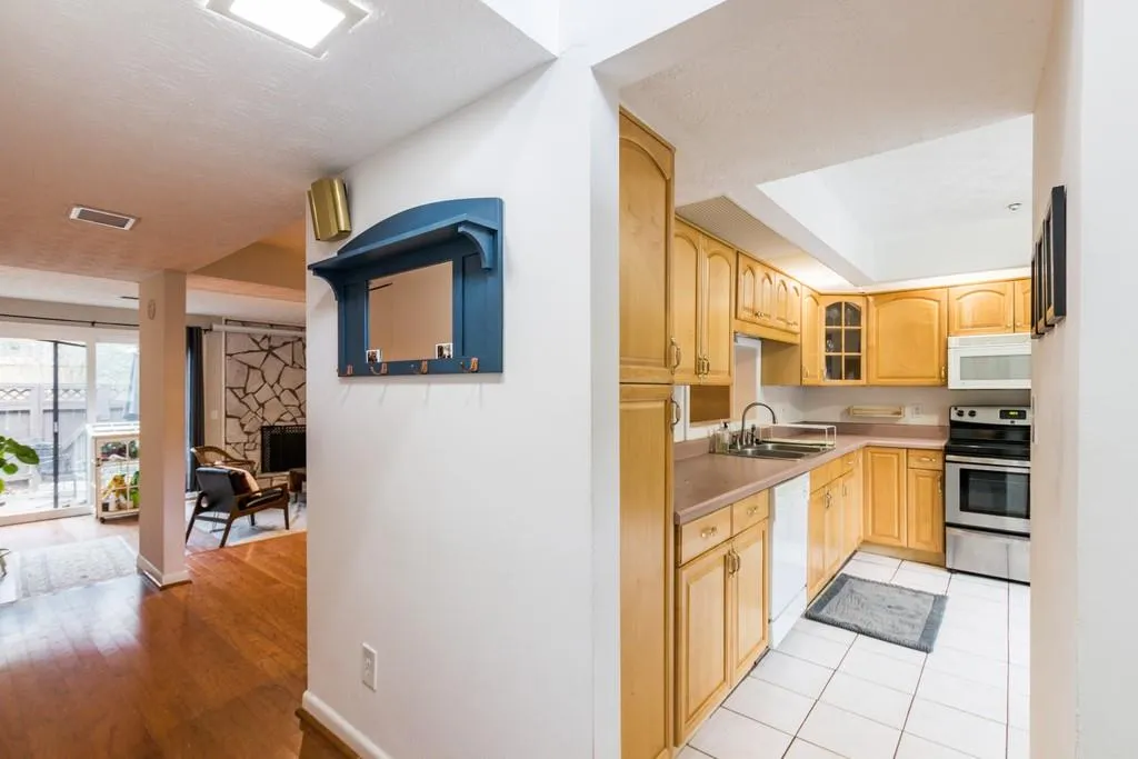 80 Goldrush Circle, Atlanta, Georgia 30328, 2 Bedrooms Bedrooms, ,2 BathroomsBathrooms,Residential,Sold,80 Goldrush Circle,6825367