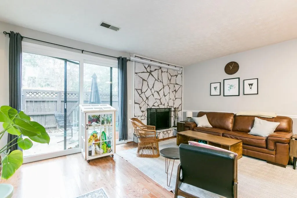 80 Goldrush Circle, Atlanta, Georgia 30328, 2 Bedrooms Bedrooms, ,2 BathroomsBathrooms,Residential,Sold,80 Goldrush Circle,6825367